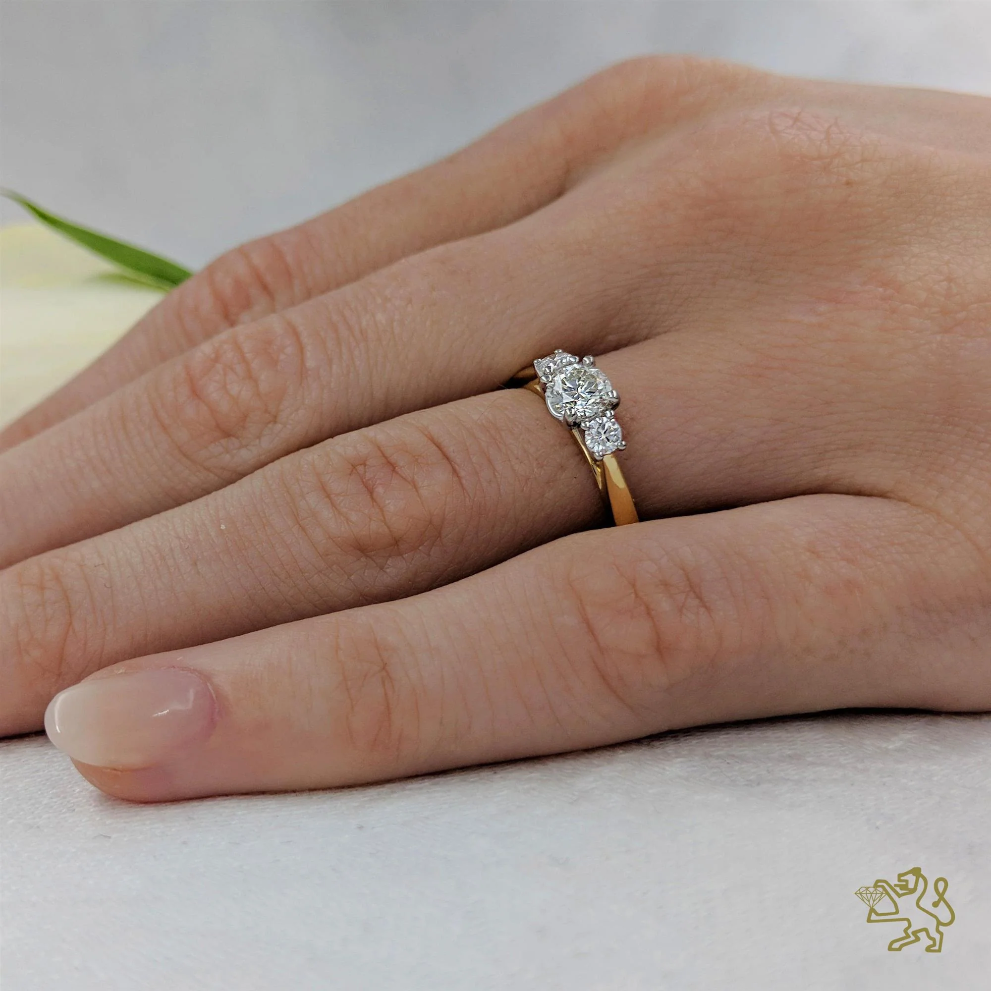 Aldany Three Stone 0.40ct E SI1 Diamond Yellow Gold/Platinum Ring - Image 2