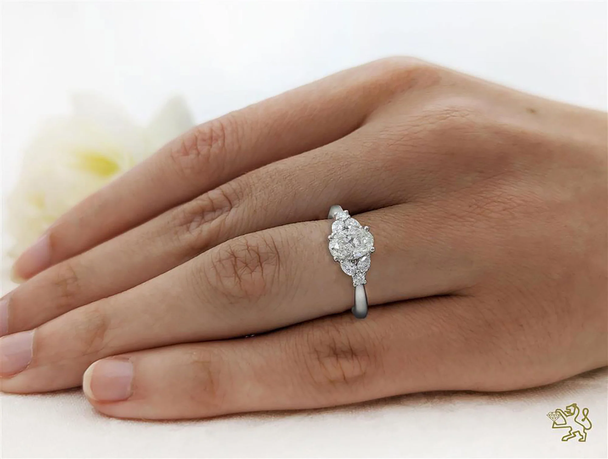 Amara Oval Solitaire 0.70ct Diamond Platinum Ring - Image 2