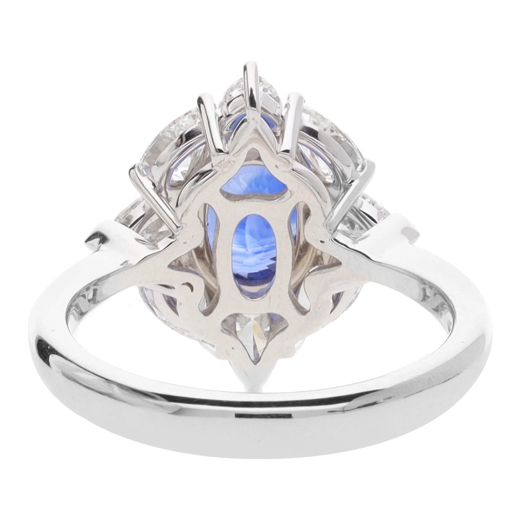 Blue Sapphire and Pear Cut Diamond 18ct White Gold Oval Cluster Ring - Image 4