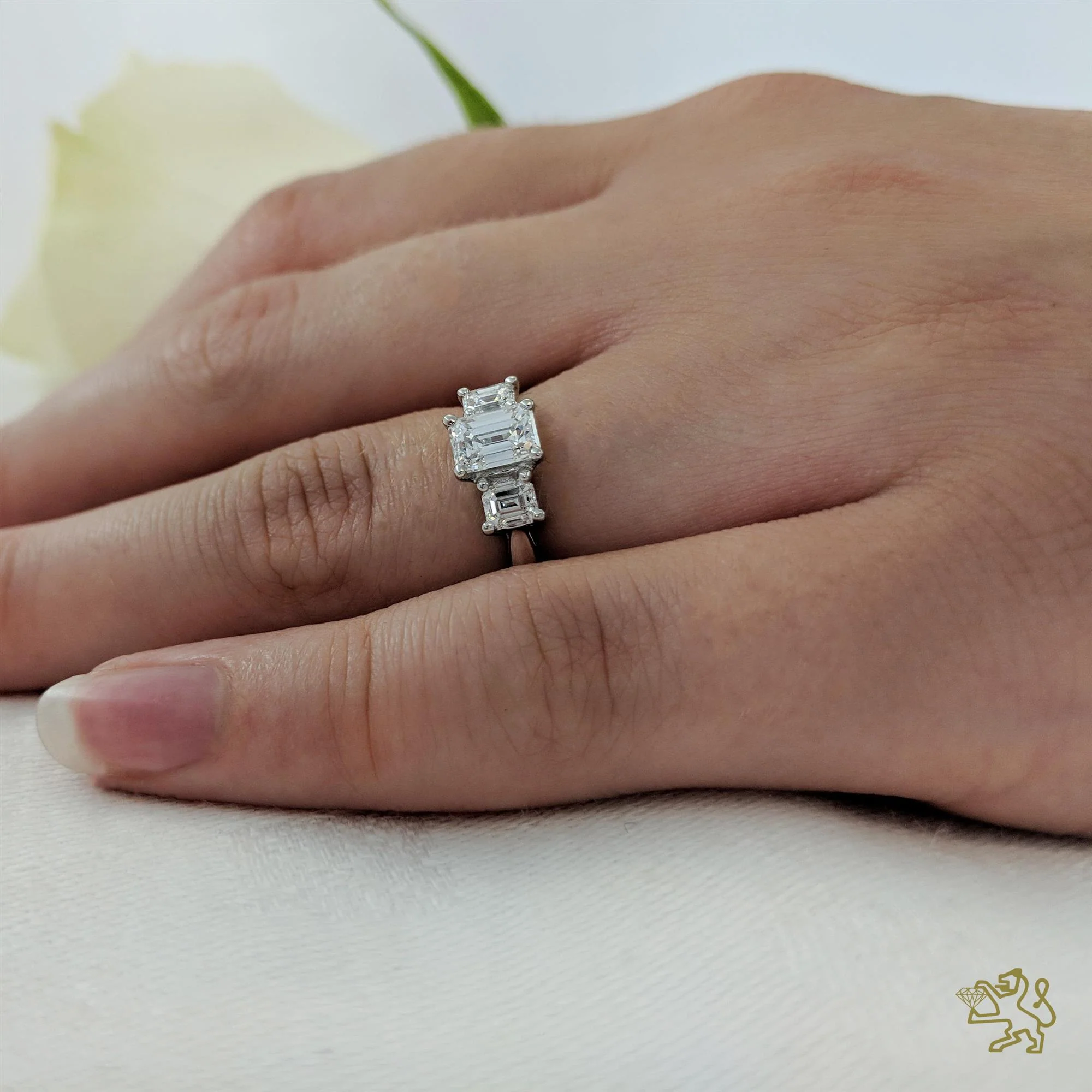 Dalkey Three Stone 0.41ct F VS2 Diamond Platinum Ring - Image 2