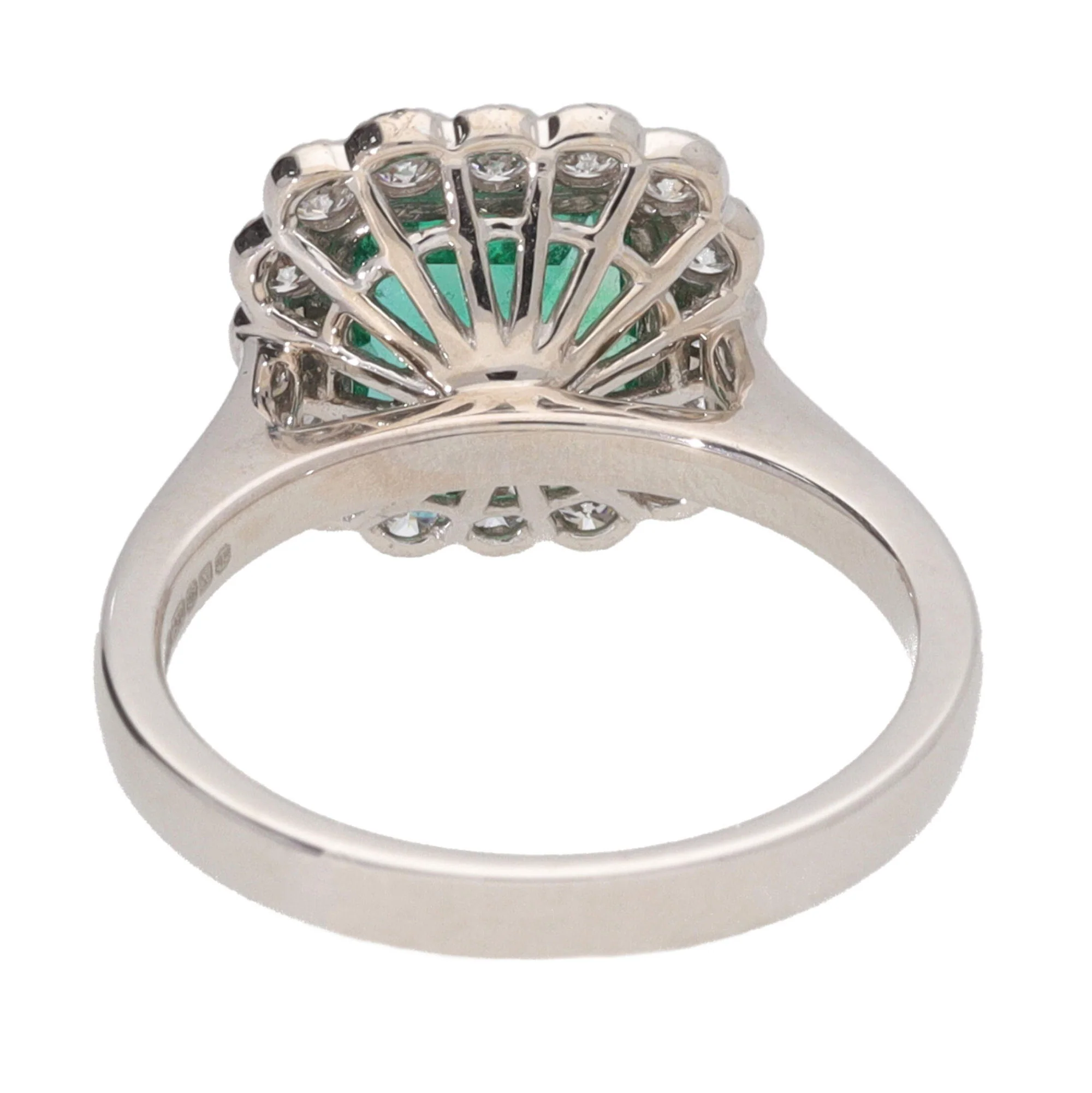 Emerald and Diamond 18ct White Gold Cluster Ring - Image 4