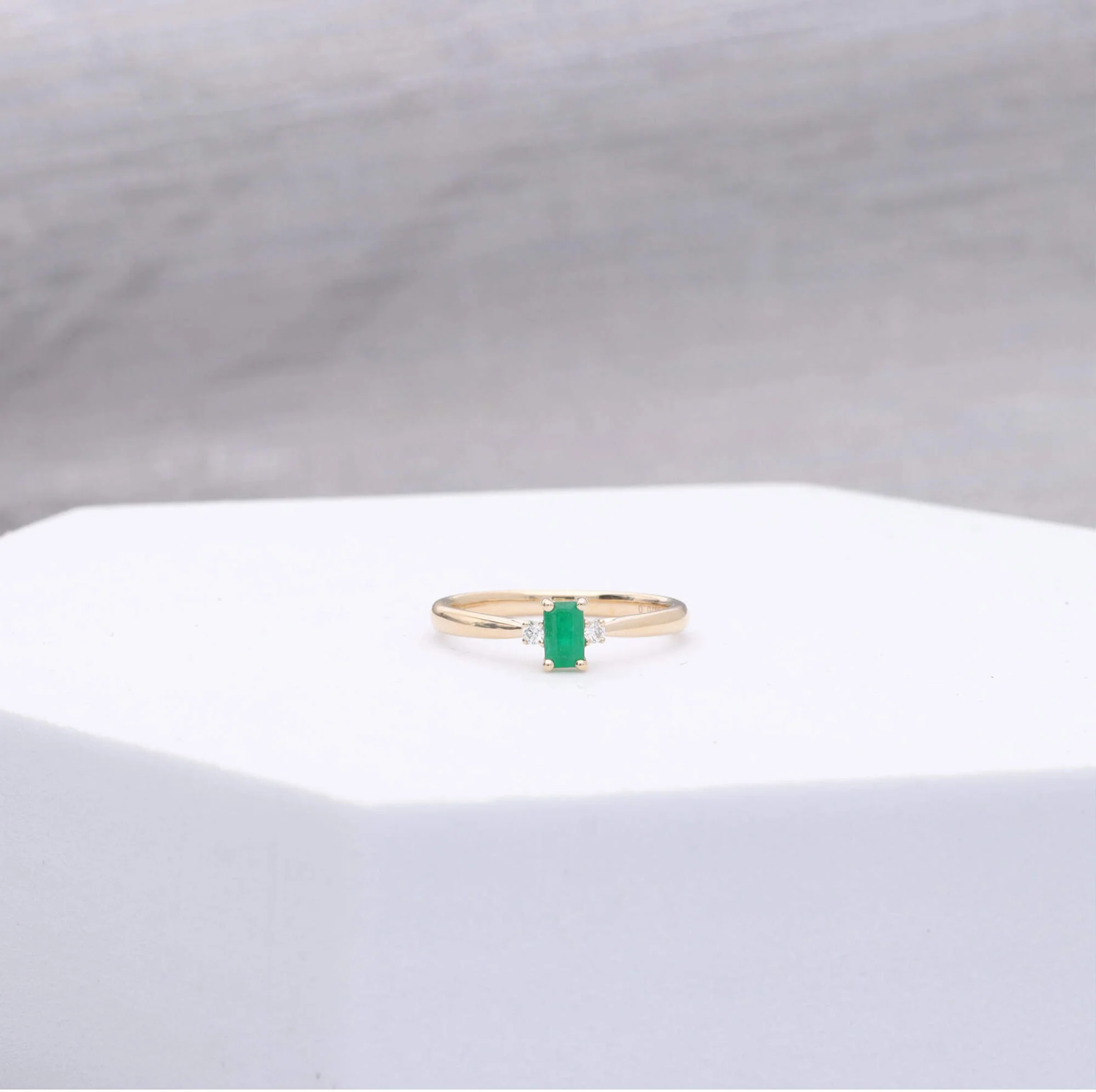 Emerald and Diamond 9ct Yellow Gold Three Stone Ring - Image 6