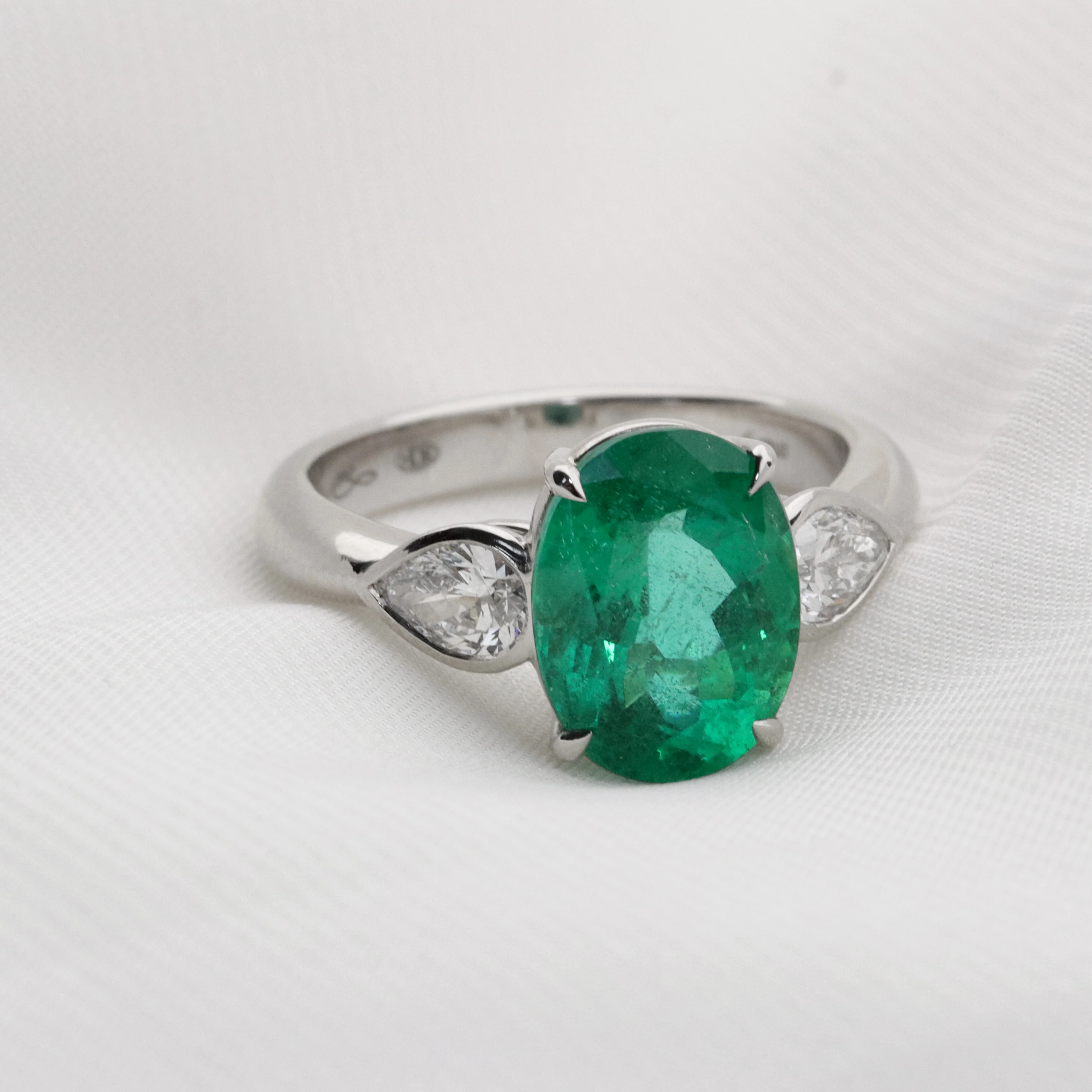 Emerald and Diamond Platinum Ring - Image 5