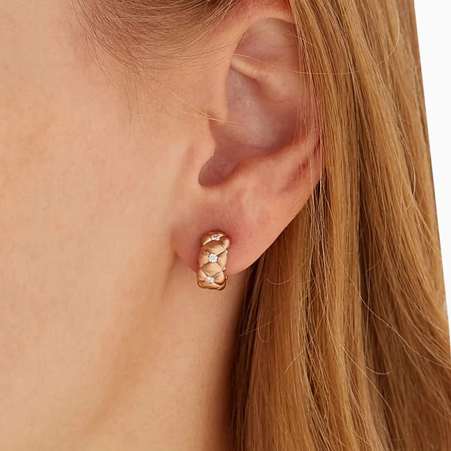 Fabergé Crown Quilted Hoop Earrings with Diamonds - Image 4