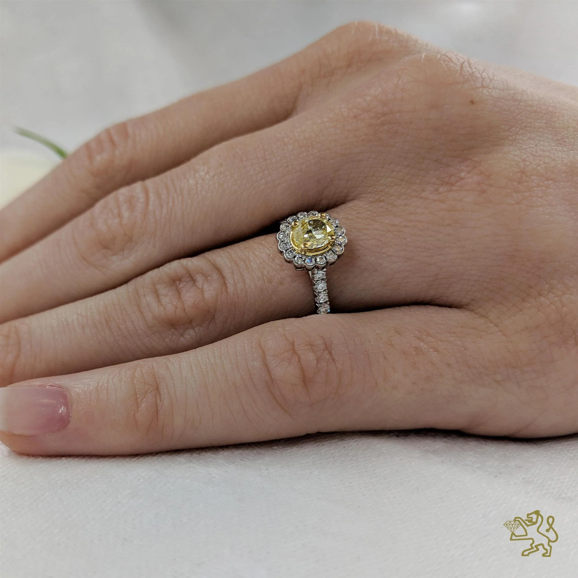 Faroe Oval Halo 0.50ct Fancy Intense Yellow VVS2 Yellow Diamond Platinum/Yellow Ring - Image 2