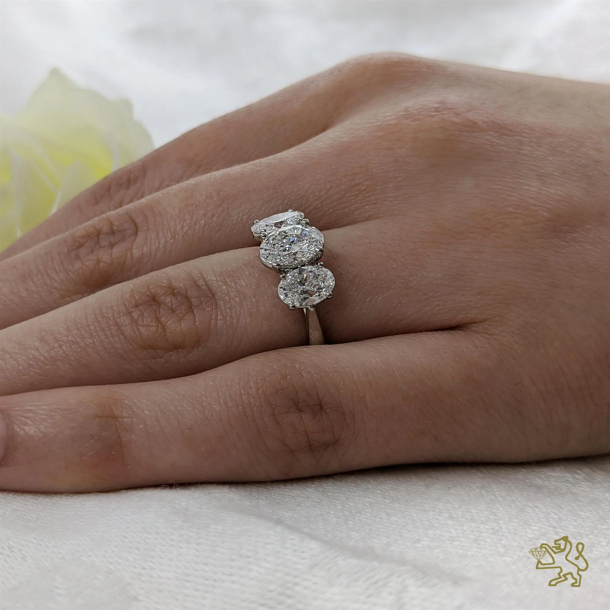 Florentina Oval Three Stone 1.00ct F SI1 Diamond Platinum Ring - Image 2