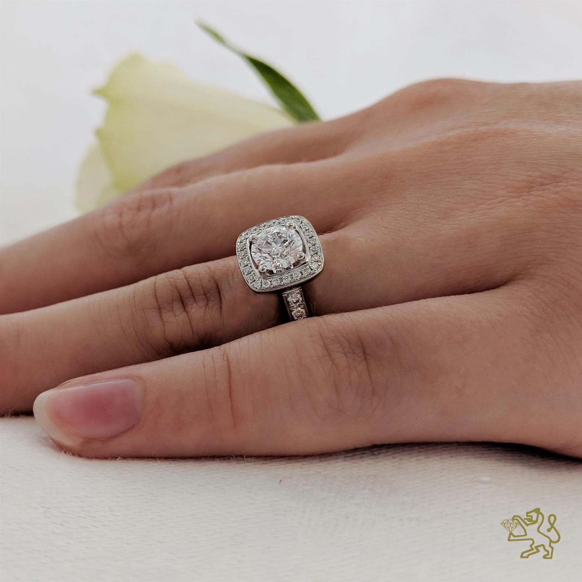 Iona Halo 0.73ct G SI1 Diamond Platinum Ring - Image 2