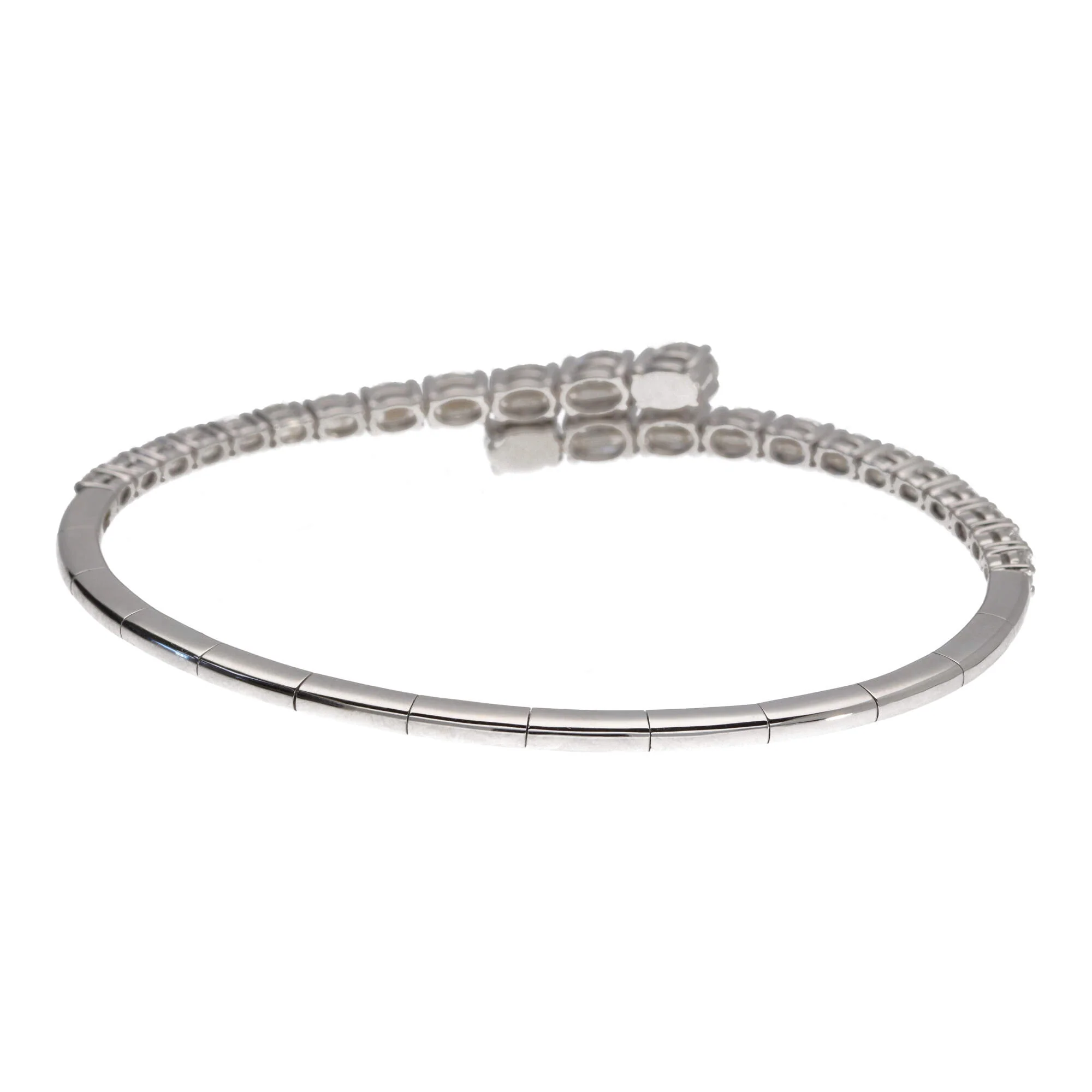 Lab Grown Diamond 4.14ct 18ct White Gold Flexible Bangle - Image 3