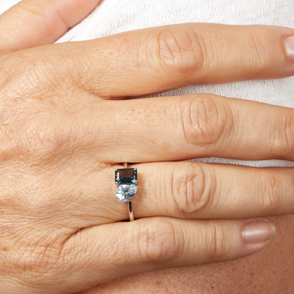 London Blue Topaz Toi Et Moi 9ct White Gold Ring - Image 3
