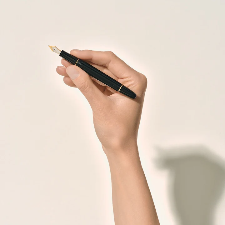 Montblanc Meisterstück 132464 Classique Gold-Coated Fountain Pen - Image 6