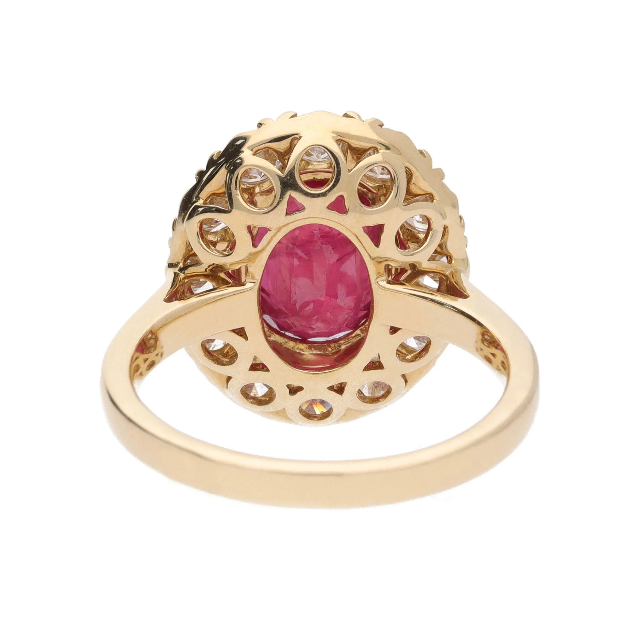 Mozambique Ruby and Diamond 18ct Yellow Gold Oval Cluster Ring - Image 4