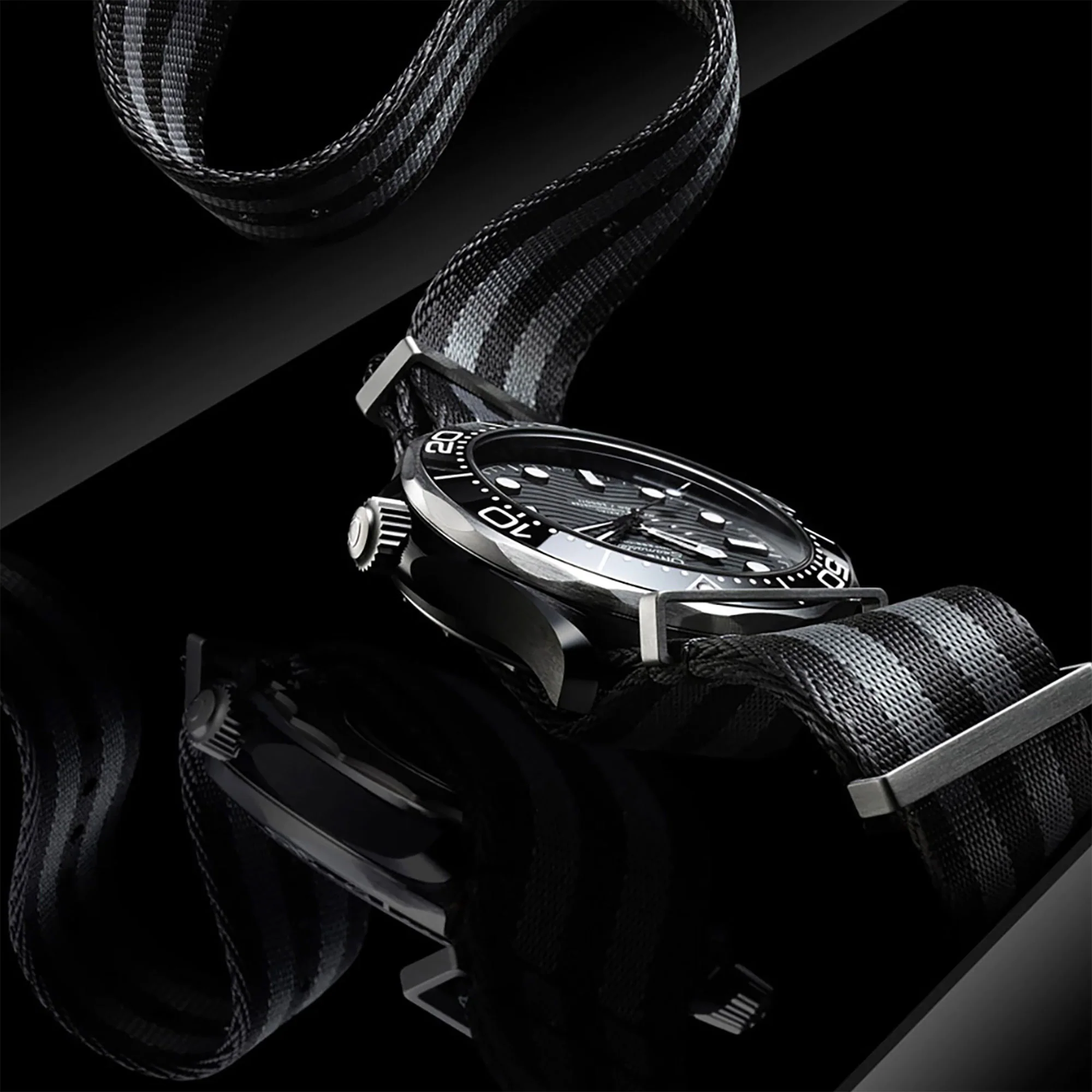 OMEGA Seamaster Diver 300m Co-Axial Master Chronometer 43.5mm O21092442001002 - Image 3