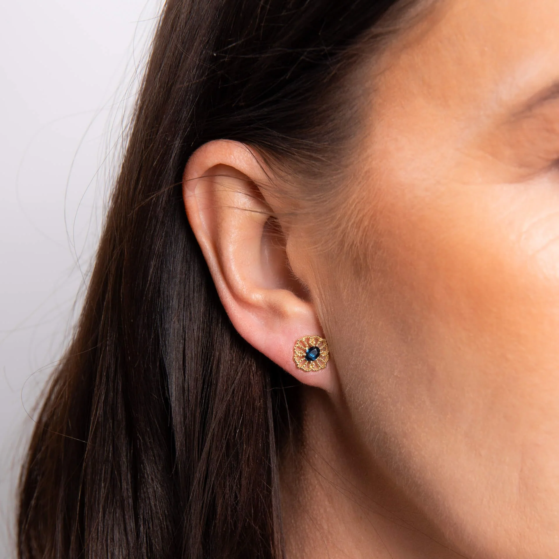 Ornate Sapphire 9ct Yellow Gold Stud Earrings - Image 2