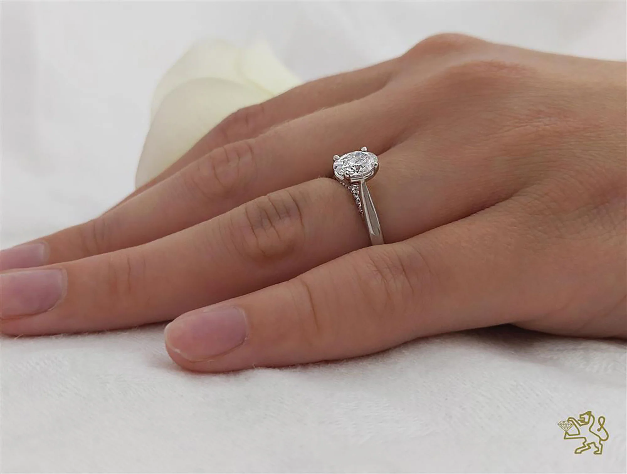 Oxford Oval Solitaire 0.60ct Diamond Platinum Ring - Image 2