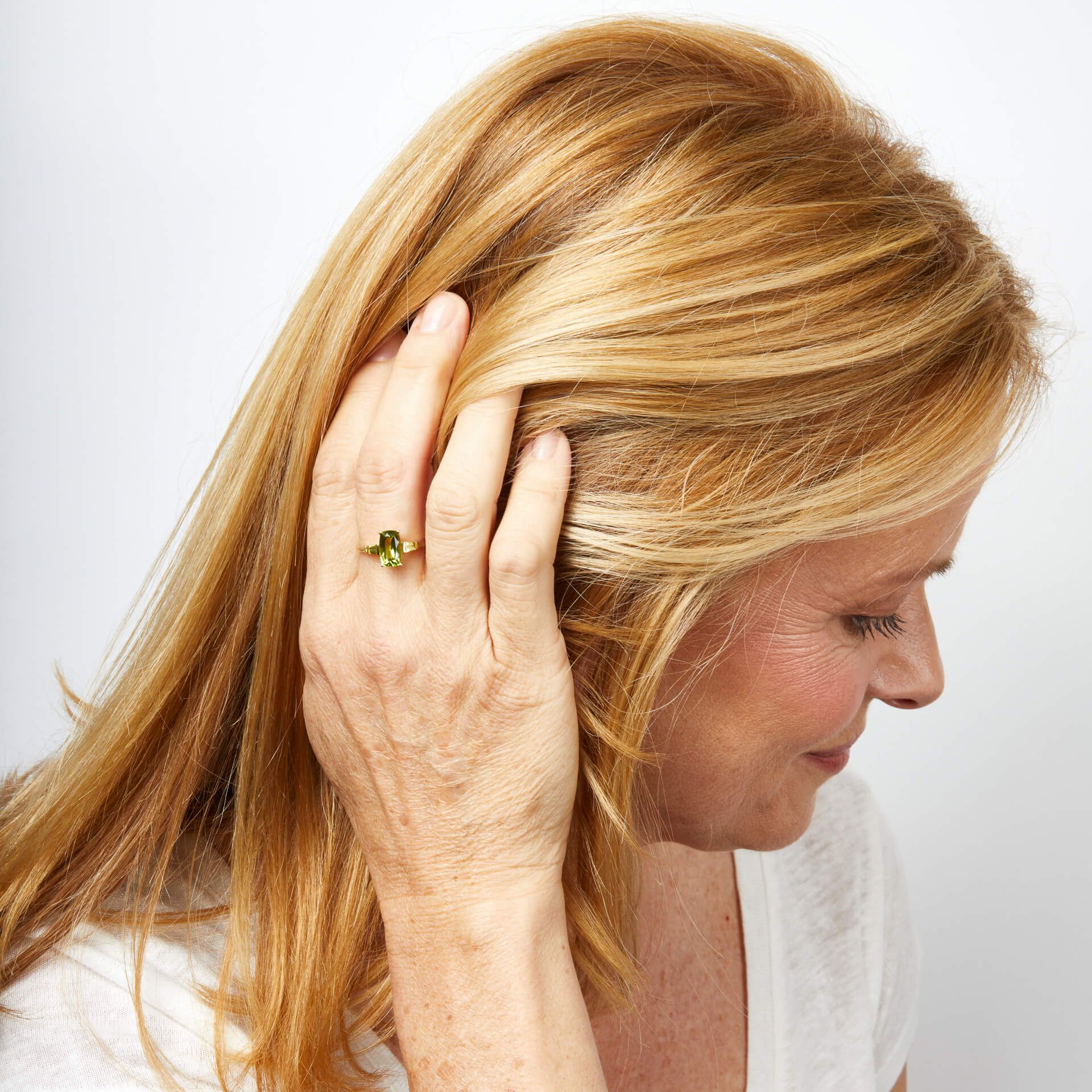 Peridot 9ct Yellow Gold Trilogy Ring - Image 3