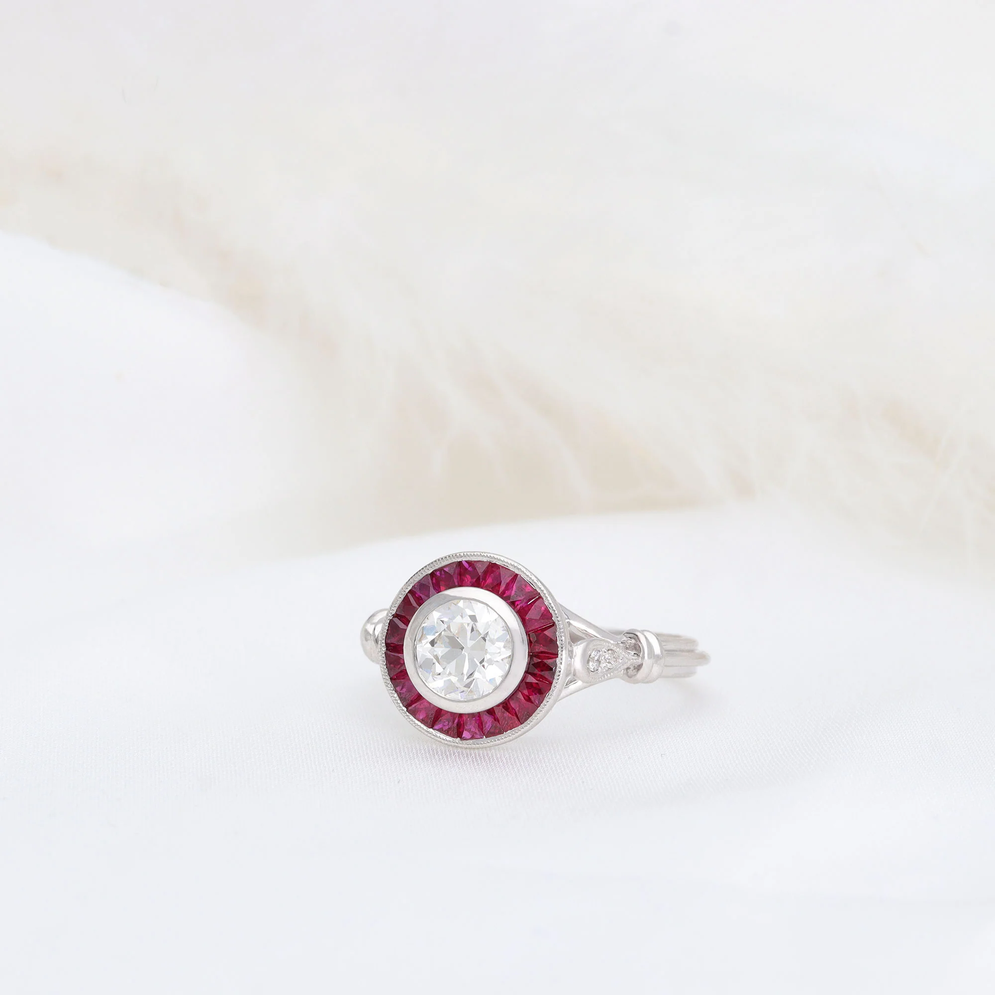 Pre-Owned Ruby and Diamond 18ct White Gold Reverse Cluster Ring - Image 5