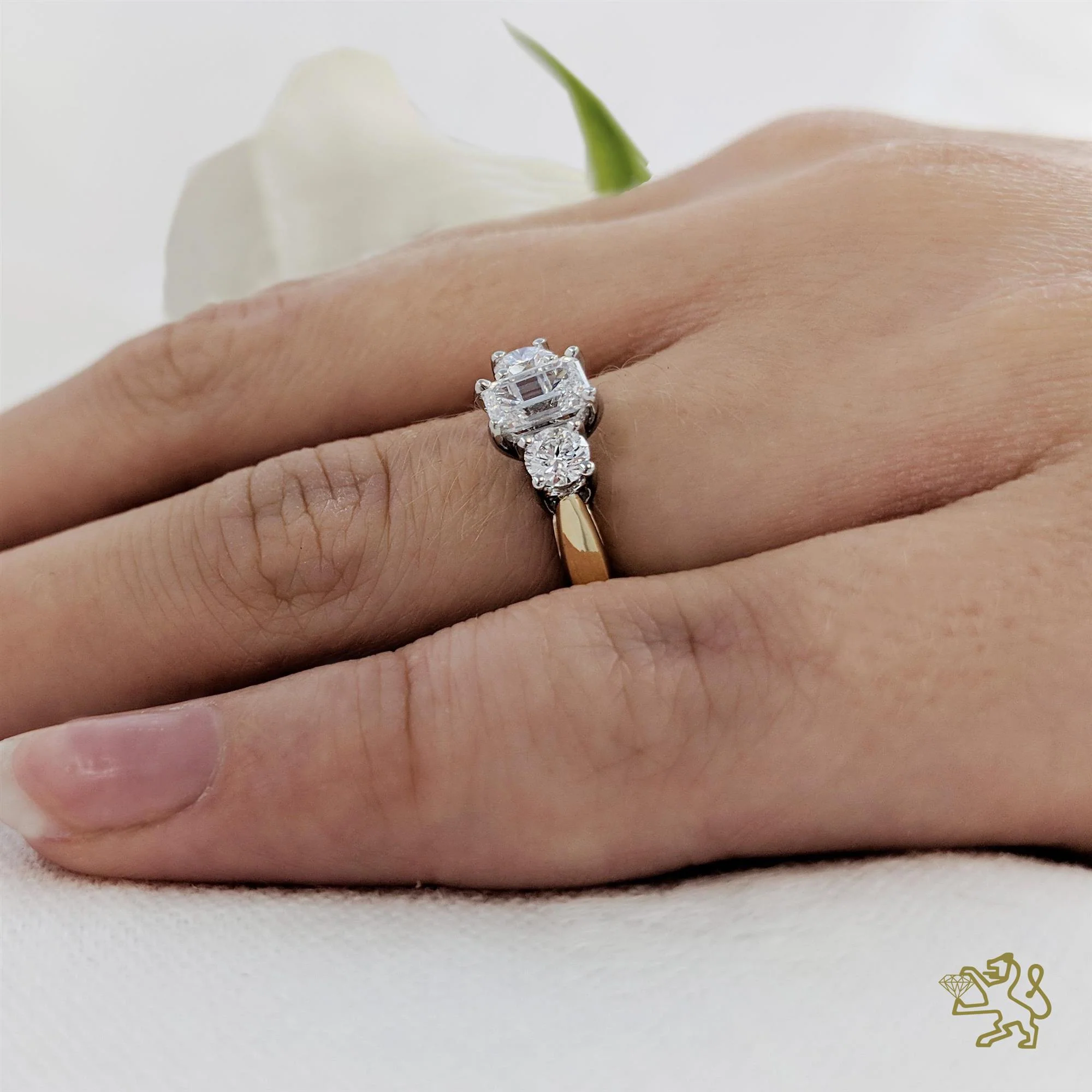 Royal Emerald Three Stone 0.50ct G VS2 Diamond Yellow Gold/Platinum Ring - Image 2