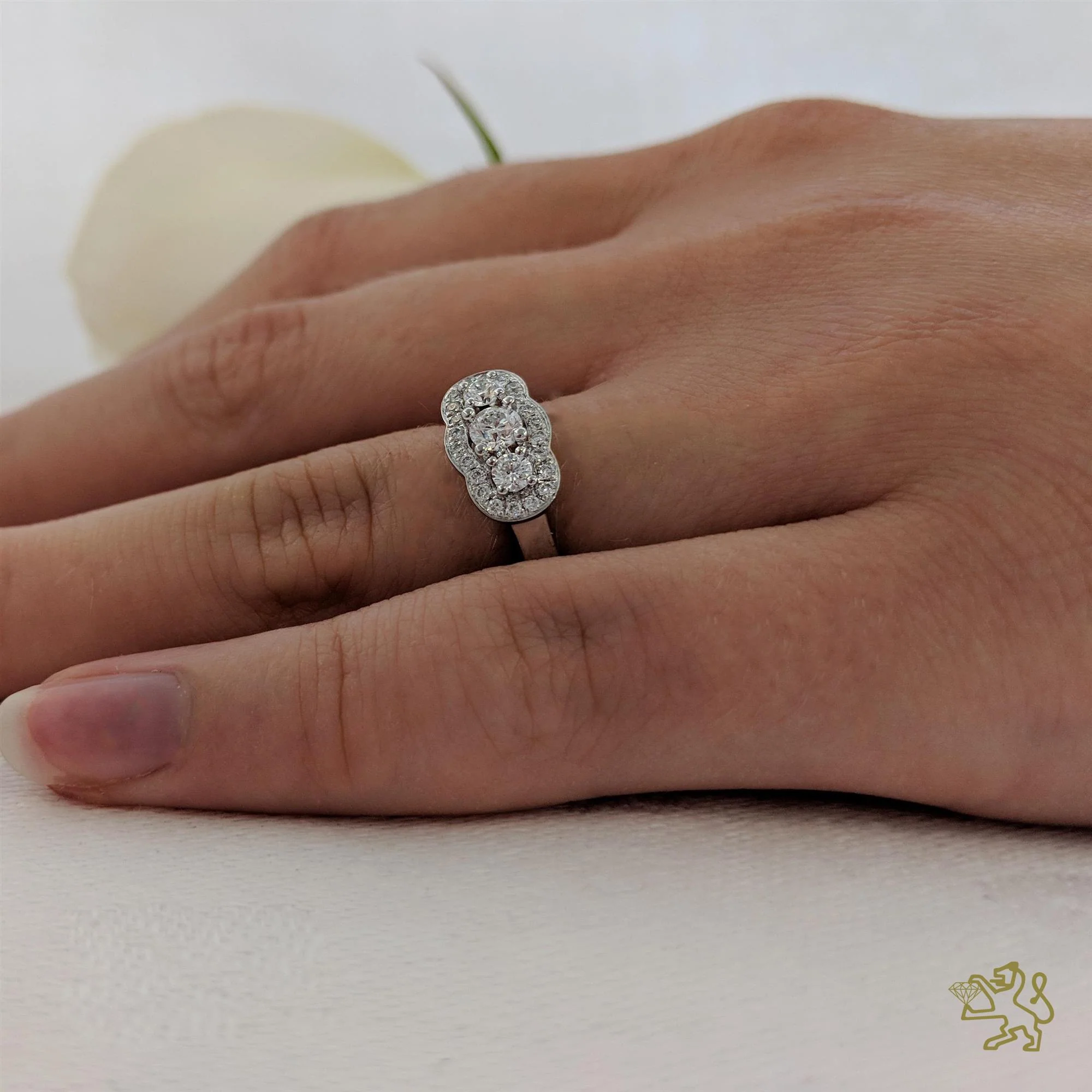 Serene Three Stone 0.16ct G VS Diamond Platinum Ring - Image 2