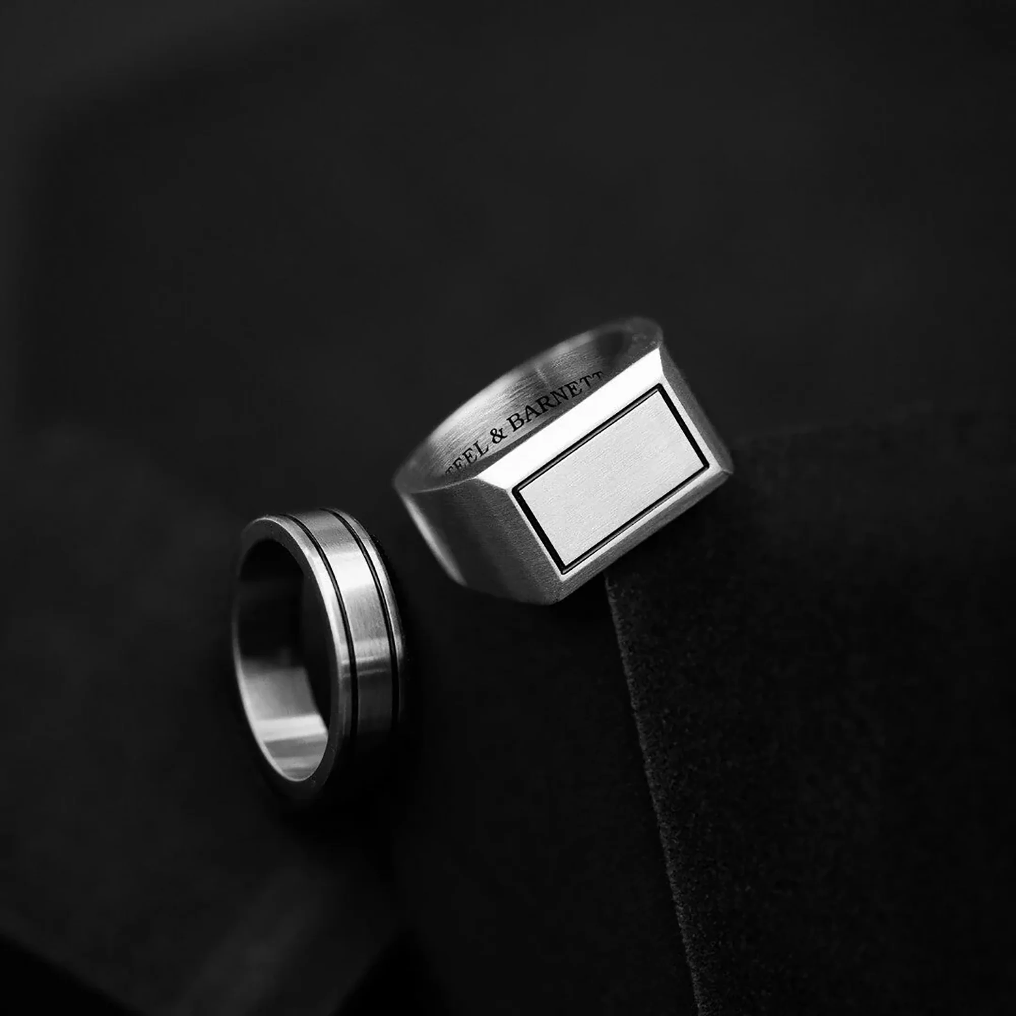Steel and Barnett Men’s Verto Stainless Steel Dual Black Enamel Inlay Band Ring Size 9 - Image 3