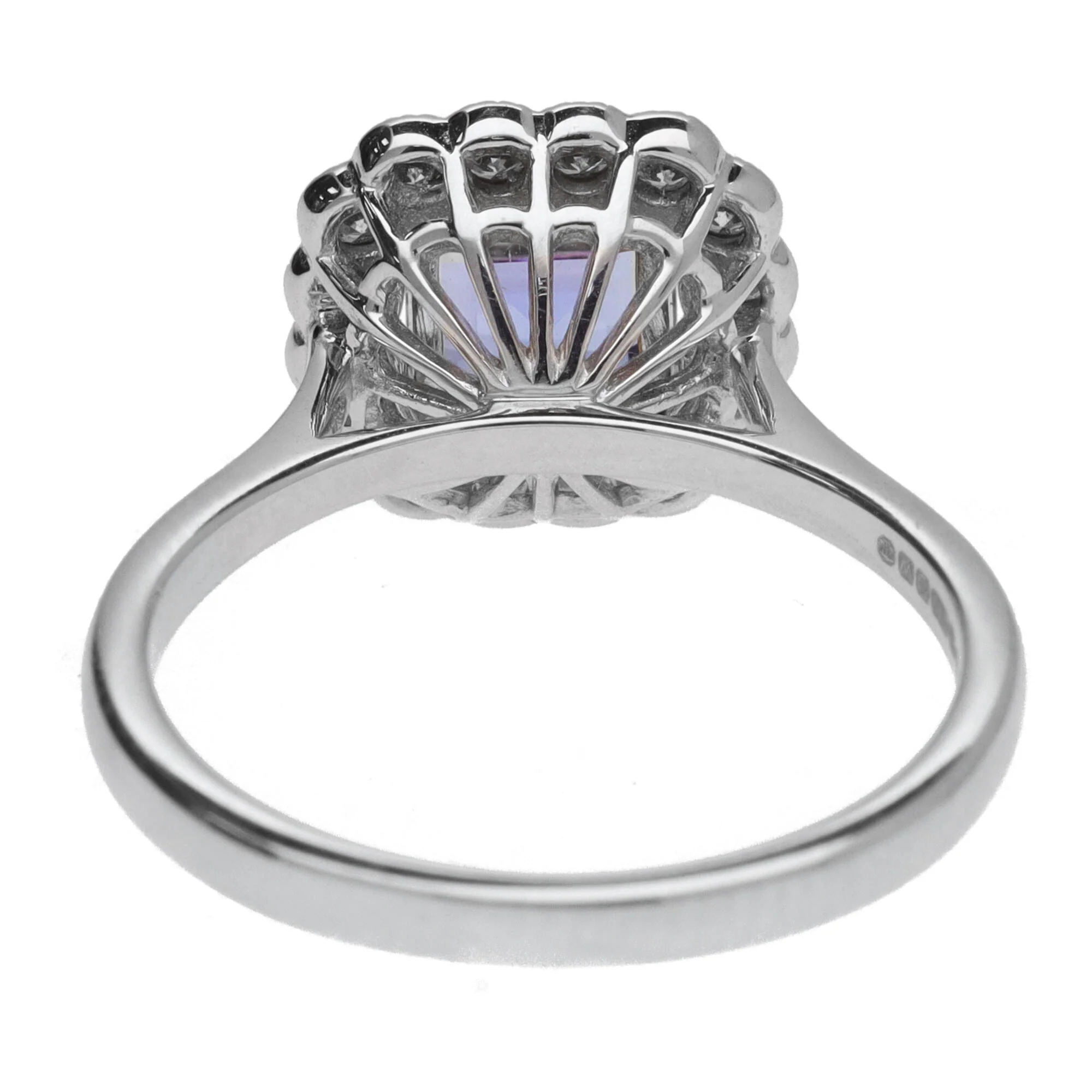 Tanzanite and Diamond 18ct White and Yellow Gold Cluster Ring - Image 3