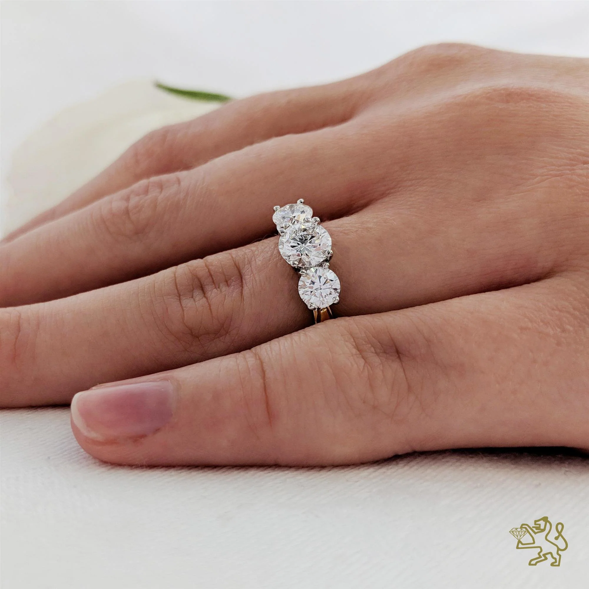 Trilogy Classic Three Stone 0.80ct G SI1 Diamond Yellow Gold/Platinum Ring - Image 2